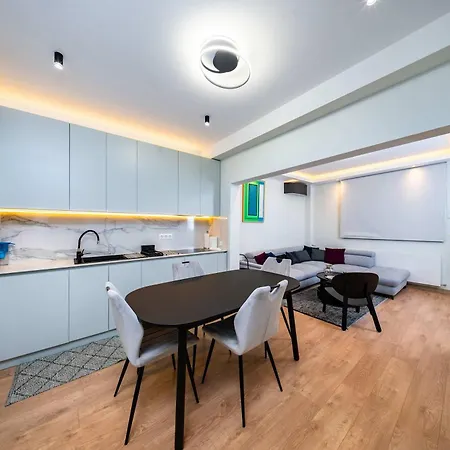 Modern 2br In The Heart Of The *